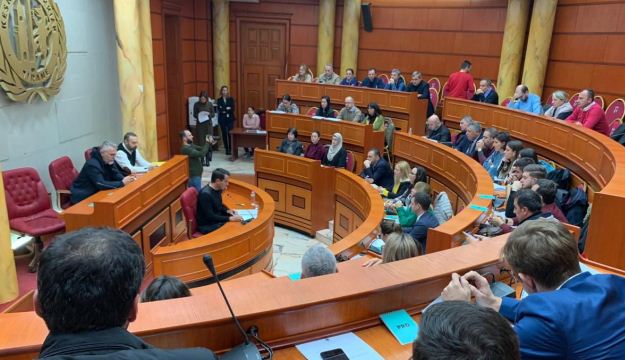 Bashkia miraton qirane 1 vjecare per 1082 familje te termetit: Ja procedurat